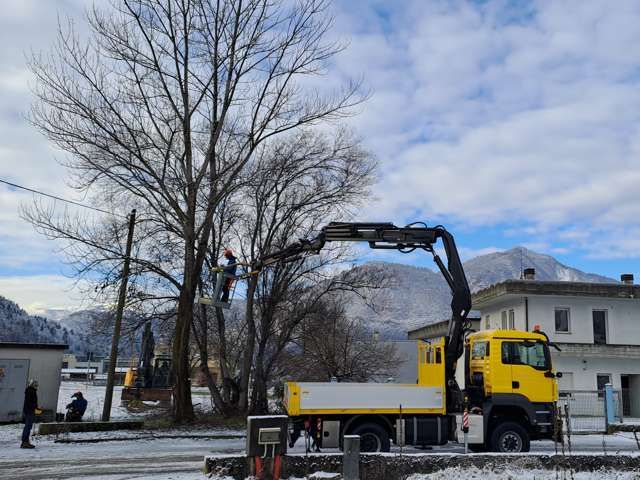 R.G.M. srl - Servizi - Lavori stradali - Servizio autogru