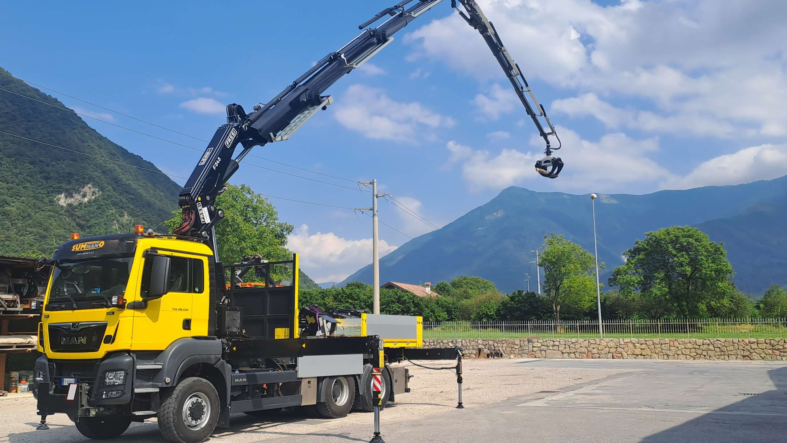 R.G.M. srl - Servizi - Lavori stradali - Servizio autogrù